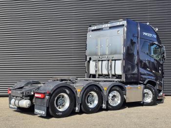 FH 16 750 / 8x4 / 245.000 kg / RETARDER /